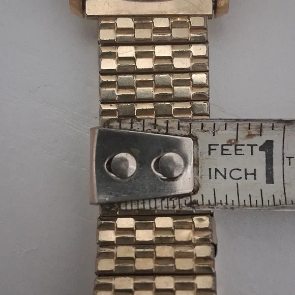 Omega Gold Quartz Watch - Picture 15 of 15